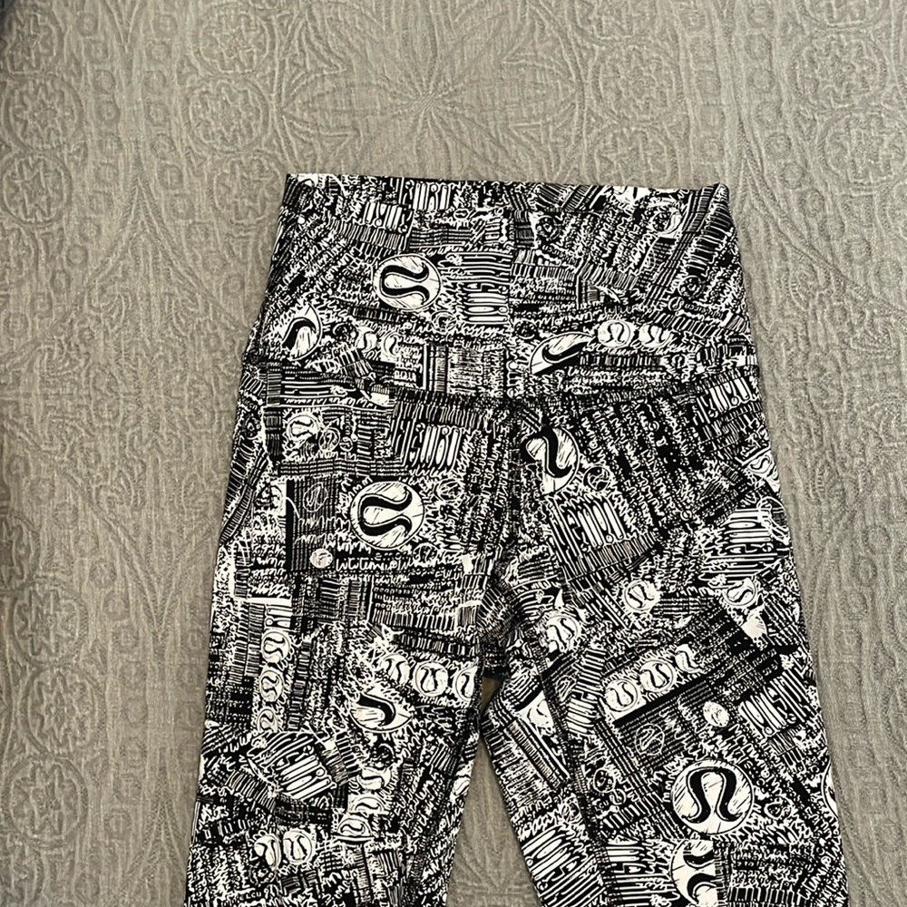 Lululemon wunder train leggings, black and white pattern, size 4